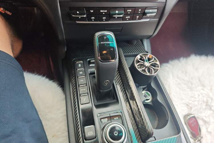 Used Maserati Ghibli 2014 3.0T Standard Edition Gear Lever
