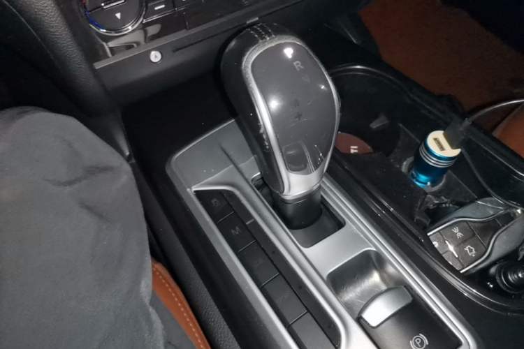 Used Maserati Ghibli 2014 3.0T Standard Edition Gear Lever