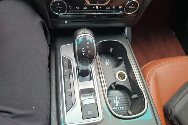 Used Maserati Ghibli 2014 3.0T Standard Edition Gear Lever