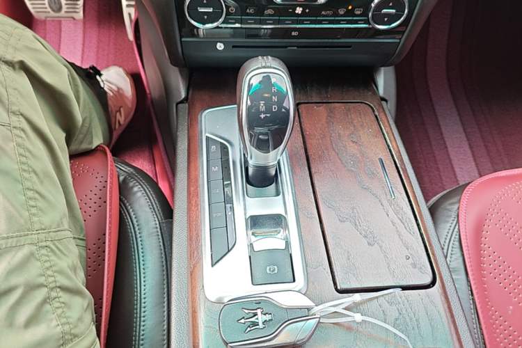 Used Maserati Ghibli 2014 3.0T Standard Edition Gear Lever