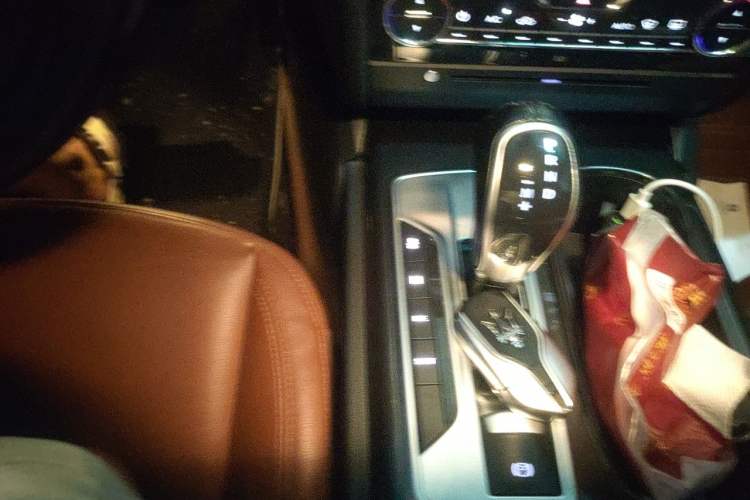 Used Maserati Ghibli 2014 3.0T Standard Edition Gear Lever