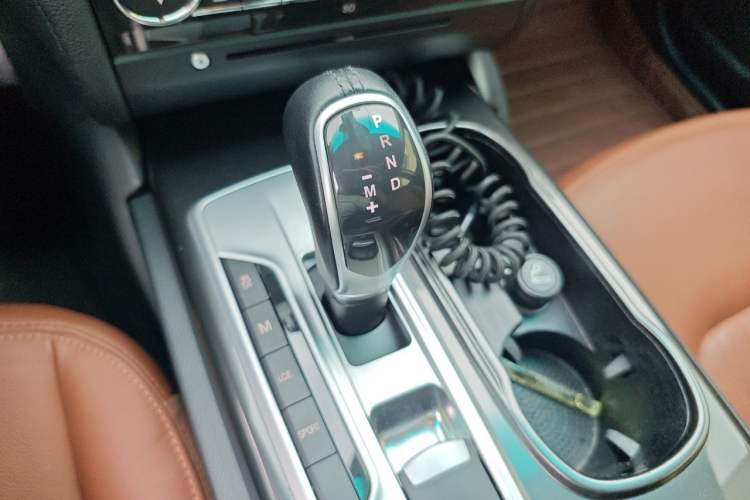 Used Maserati Ghibli 2014 3.0T Standard Edition Gear Lever