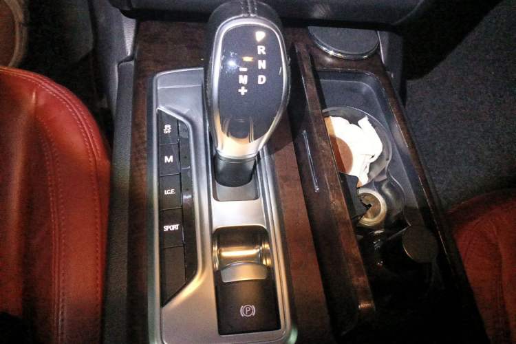 Used Maserati Ghibli 2014 3.0T Standard Edition Gear Lever