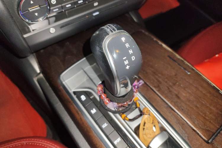 Used Maserati Ghibli 2014 3.0T Standard Edition Gear Lever