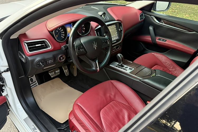 Used Maserati Ghibli 2014 3.0T Standard Edition Interior 3