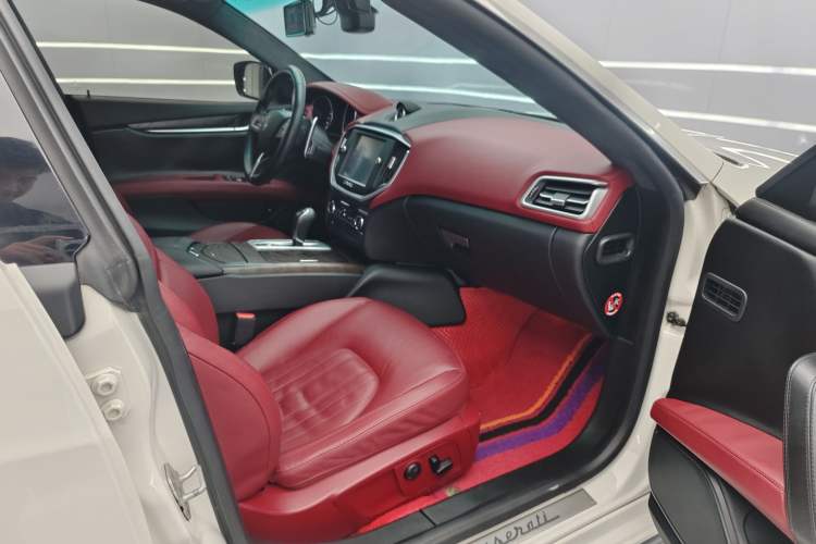 Used Maserati Ghibli 2014 3.0T S Q4 Interior 4