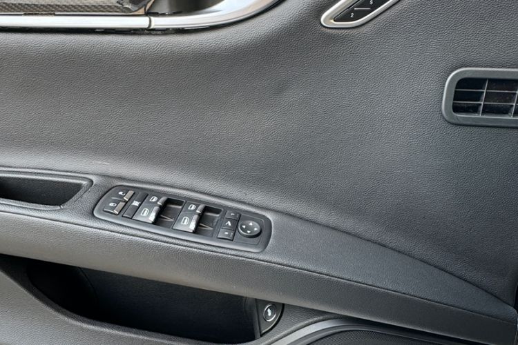Used Maserati Ghibli 2014 3.0T Standard Edition Interior 6