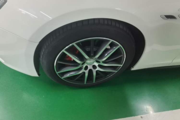 Used Maserati Ghibli 2014 3.0T Standard Edition Left Front Wheel Hub