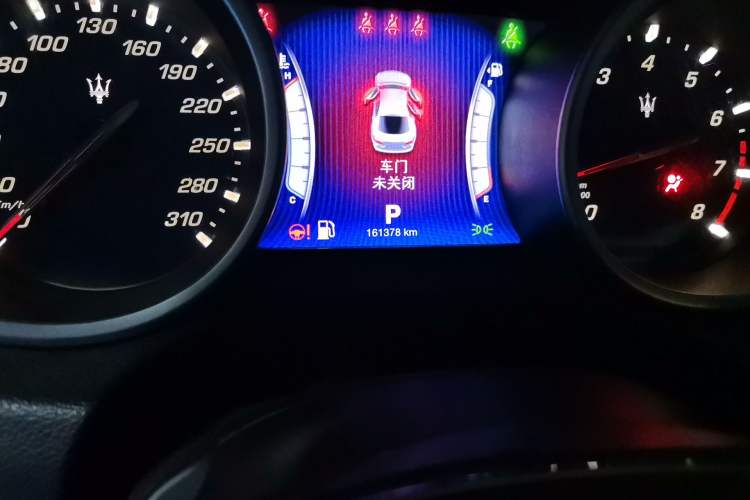 Used Maserati Ghibli 2014 3.0T Standard Edition Odometer Close Up