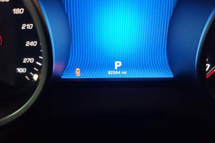 Used Maserati Ghibli 2014 3.0T S Q4 Odometer Close Up