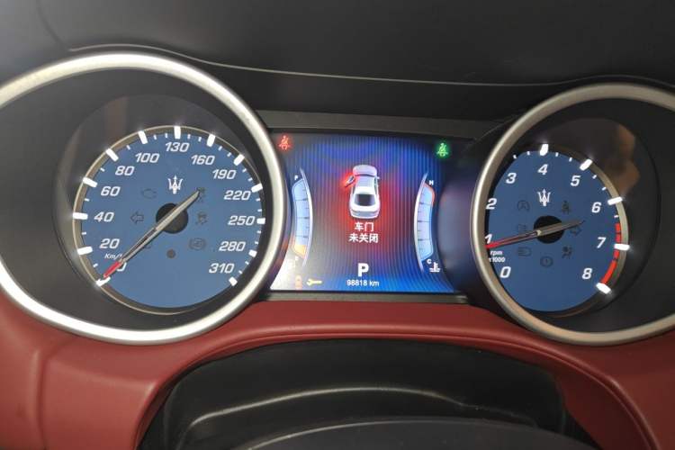 Used Maserati Ghibli 2014 3.0T Standard Edition Odometer Close Up
