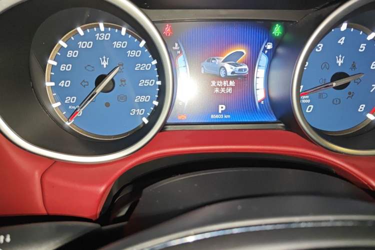 Used Maserati Ghibli 2014 3.0T Standard Edition Odometer Close Up