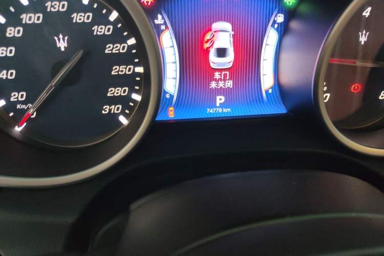 Used Maserati Ghibli 2014 3.0T S Odometer Close Up