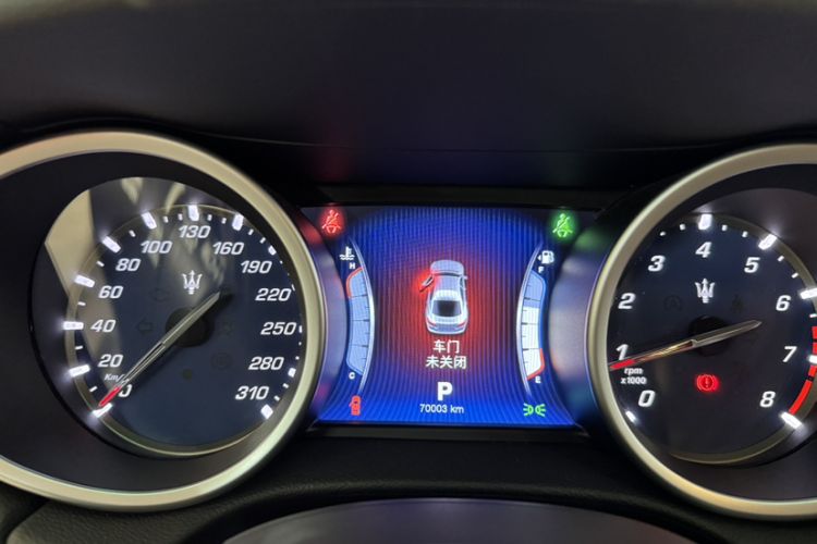 Used Maserati Ghibli 2014 3.0T Standard Edition Odometer Close Up