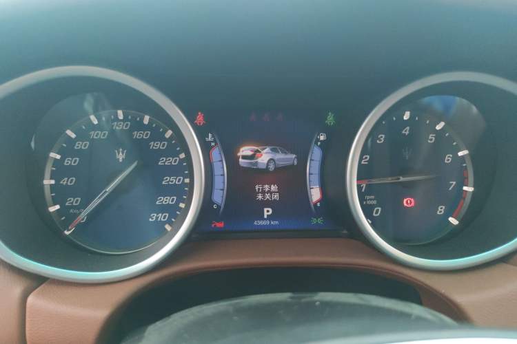 Used Maserati Ghibli 2014 3.0T Standard Edition Odometer Close Up