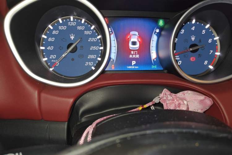 Used Maserati Ghibli 2014 3.0T Standard Edition Odometer Close Up