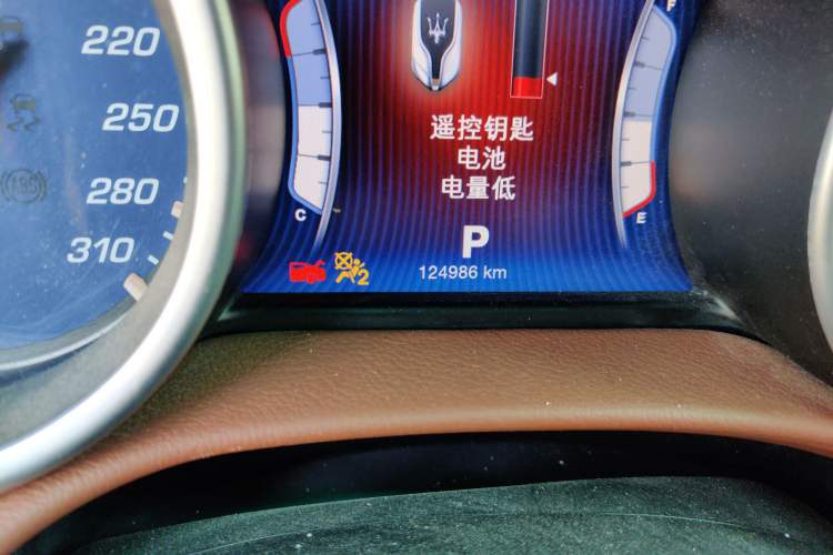 Used Maserati Ghibli 2014 3.0T Standard Edition Odometer Close Up