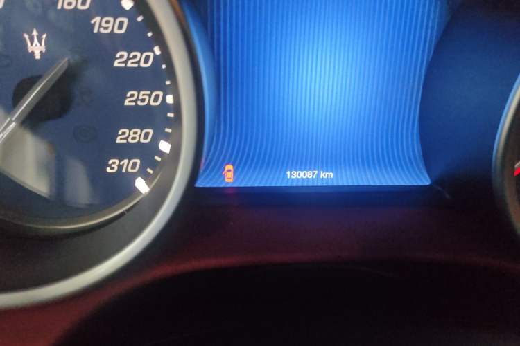 Used Maserati Ghibli 2014 3.0T S Q4 Odometer Close Up