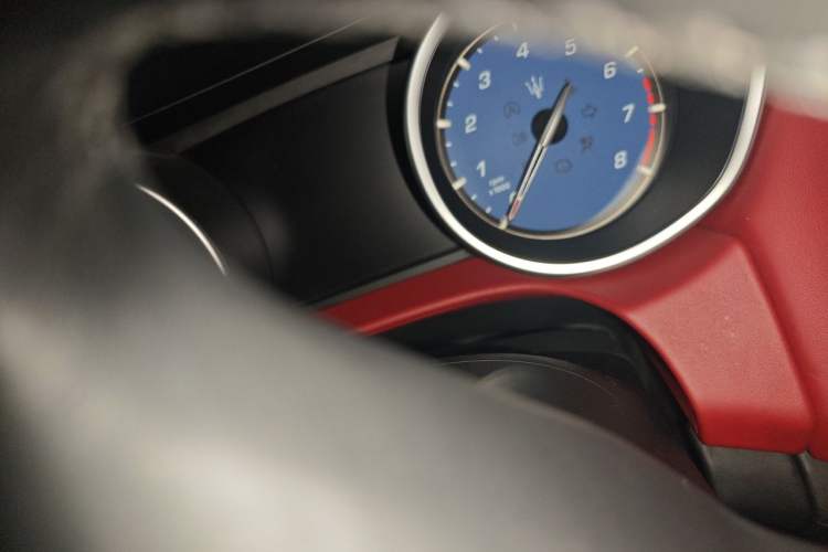 Used Maserati Ghibli 2014 3.0T Standard Edition Odometer Close Up
