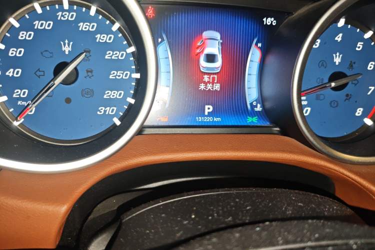 Used Maserati Ghibli 2014 3.0T Standard Edition Odometer Close Up