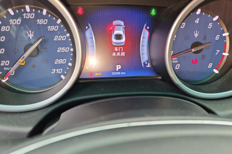 Used Maserati Ghibli 2014 3.0T Standard Edition Odometer Close Up