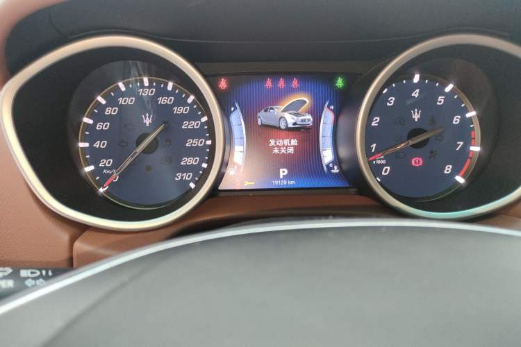 Used Maserati Ghibli 2014 3.0T Standard Edition Odometer Close Up