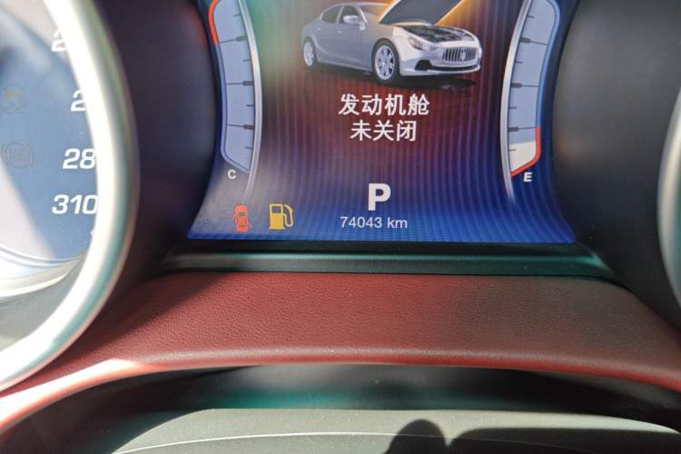 Used Maserati Ghibli 2014 3.0T Standard Edition Odometer Close Up