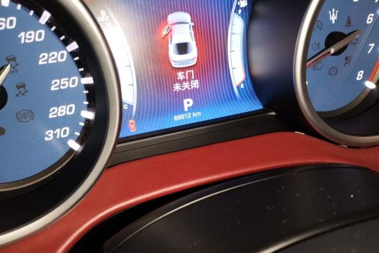 Used Maserati Ghibli 2014 3.0T Standard Edition Odometer Close Up