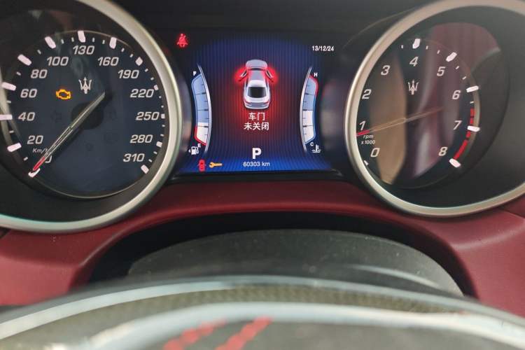 Used Maserati Ghibli 2014 3.0T Standard Edition Odometer Close Up