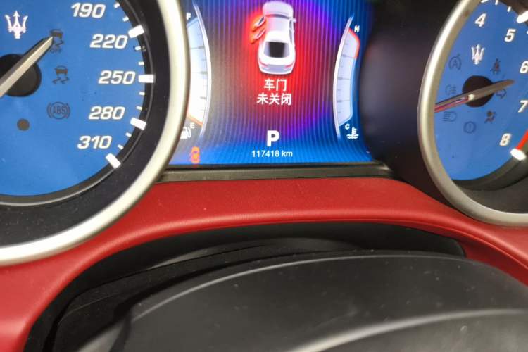 Used Maserati Ghibli 2014 3.0T Standard Edition Odometer Close Up