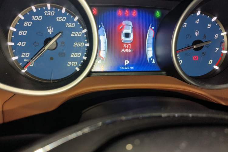 Used Maserati Ghibli 2014 3.0T Standard Edition Odometer Close Up