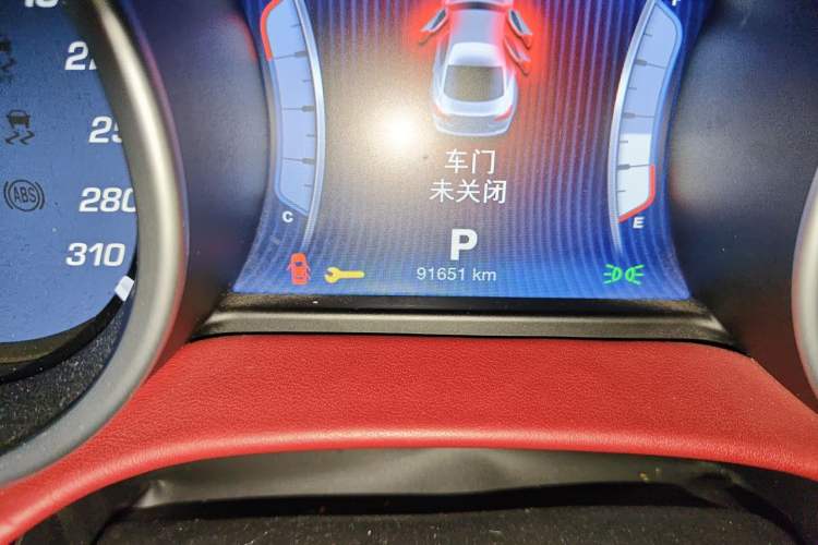Used Maserati Ghibli 2014 3.0T Standard Edition Odometer Close Up