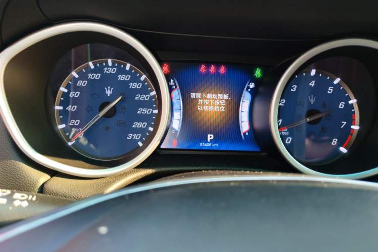 Used Maserati Ghibli 2014 3.0T S Odometer Close Up
