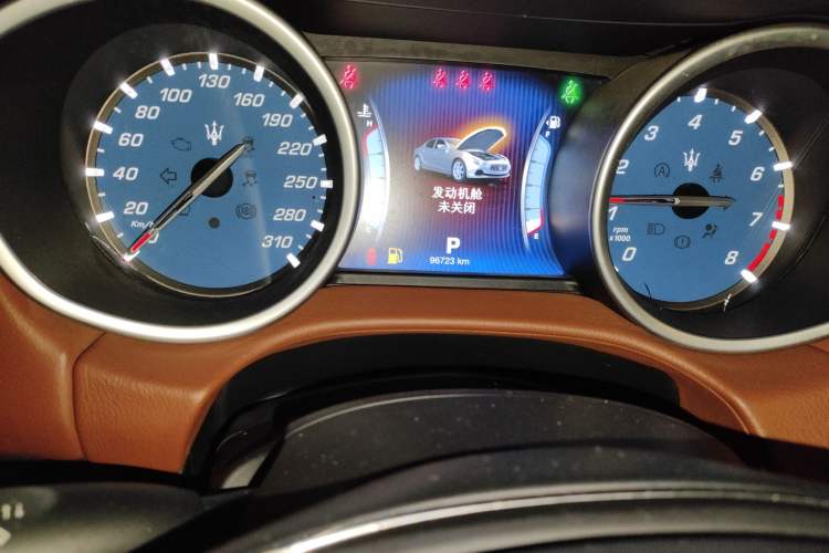 Used Maserati Ghibli 2014 3.0T Standard Edition Odometer Close Up