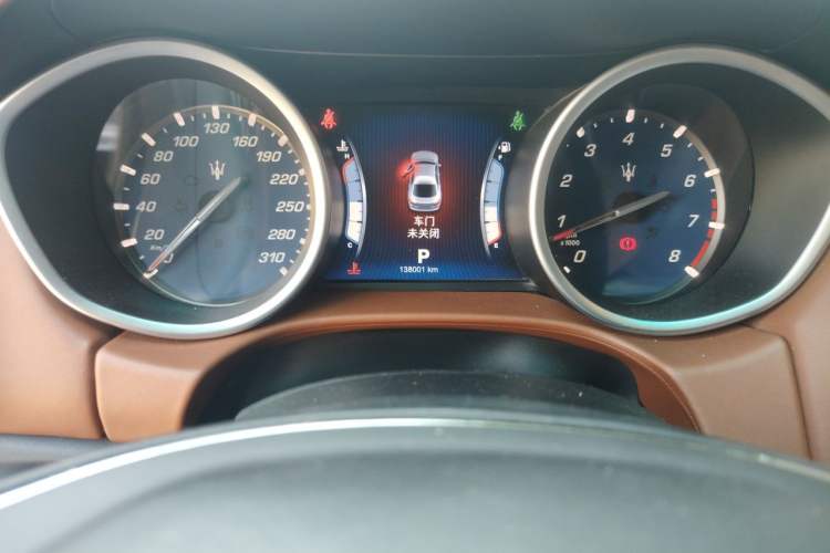 Used Maserati Ghibli 2014 3.0T Standard Edition Odometer Close Up