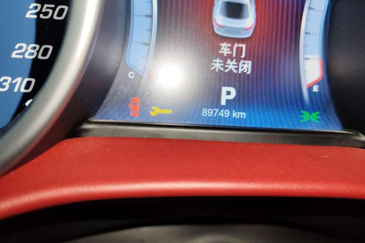 Used Maserati Ghibli 2014 3.0T Standard Edition Odometer Close Up