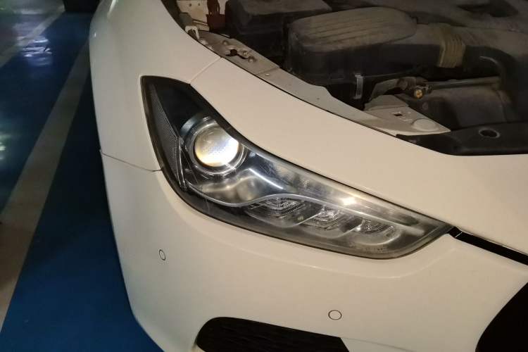 Used Maserati Ghibli 2014 3.0T Standard Edition Right Front Headlight