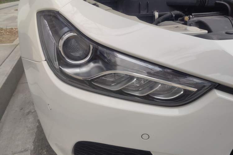 Used Maserati Ghibli 2014 3.0T Standard Edition Right Front Headlight