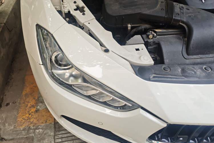 Used Maserati Ghibli 2014 3.0T Standard Edition Right Front Headlight