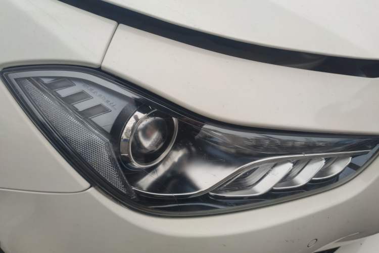 Used Maserati Ghibli 2014 3.0T Standard Edition Right Front Headlight
