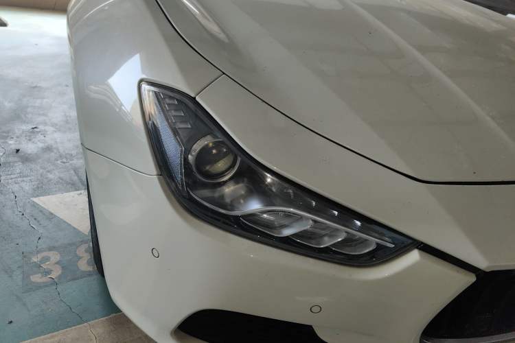 Used Maserati Ghibli 2014 3.0T Standard Edition Right Front Headlight
