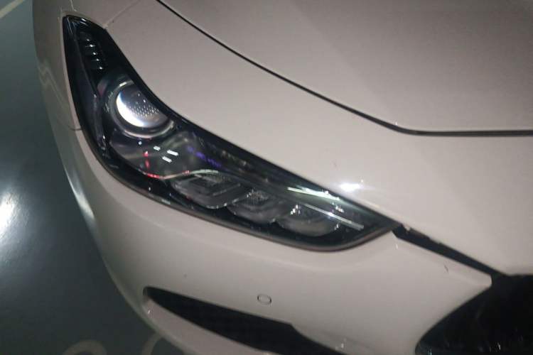 Used Maserati Ghibli 2014 3.0T Standard Edition Right Front Headlight