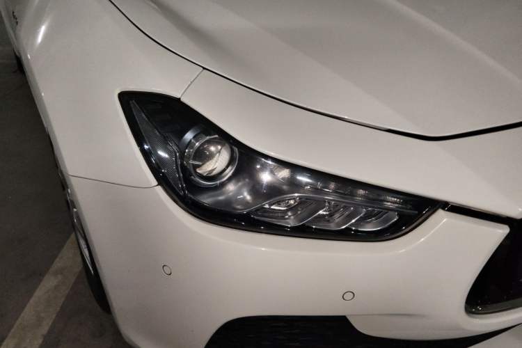 Used Maserati Ghibli 2014 3.0T Standard Edition Right Front Headlight