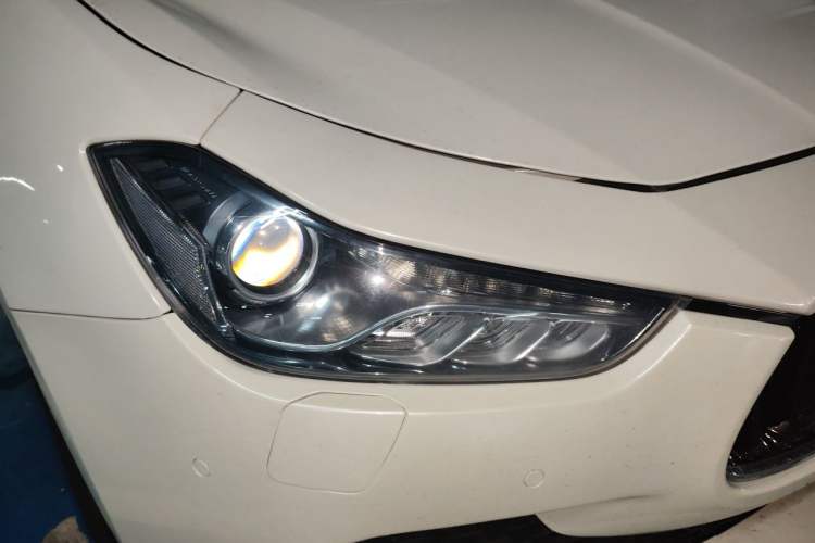 Used Maserati Ghibli 2014 3.0T Standard Edition Right Front Headlight