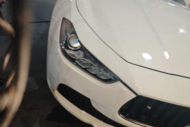 Used Maserati Ghibli 2014 3.0T Standard Edition Right Front Headlight