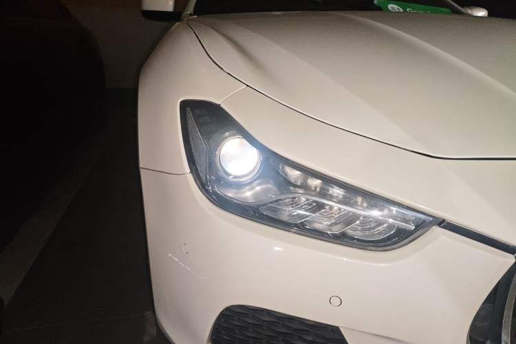 Used Maserati Ghibli 2014 3.0T Standard Edition Right Front Headlight