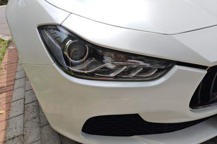 Used Maserati Ghibli 2014 3.0T Standard Edition Right Front Headlight