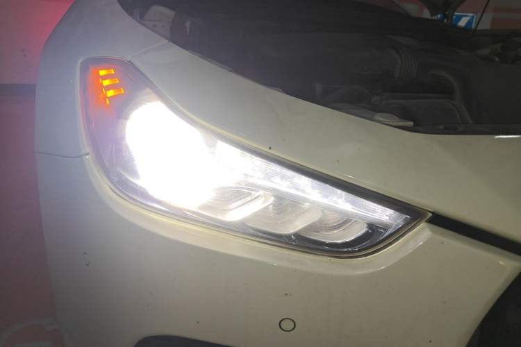 Used Maserati Ghibli 2014 3.0T Standard Edition Right Front Headlight