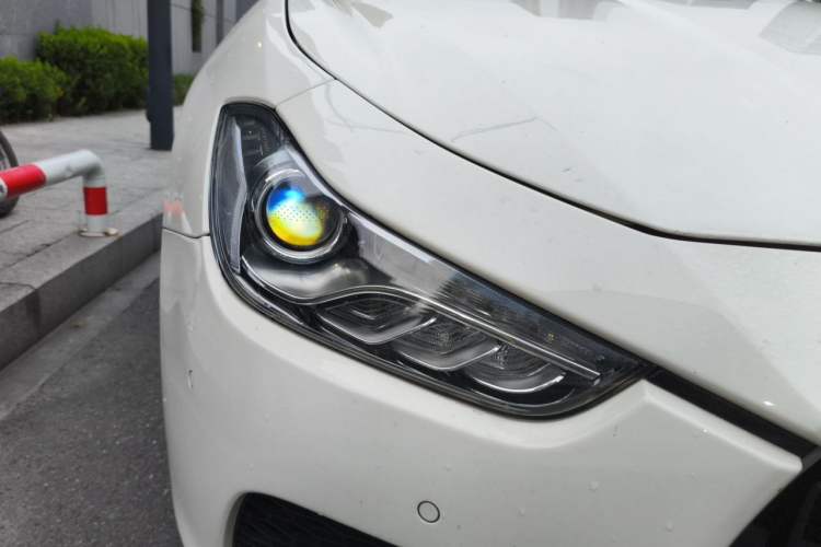 Used Maserati Ghibli 2014 3.0T Standard Edition Right Front Headlight