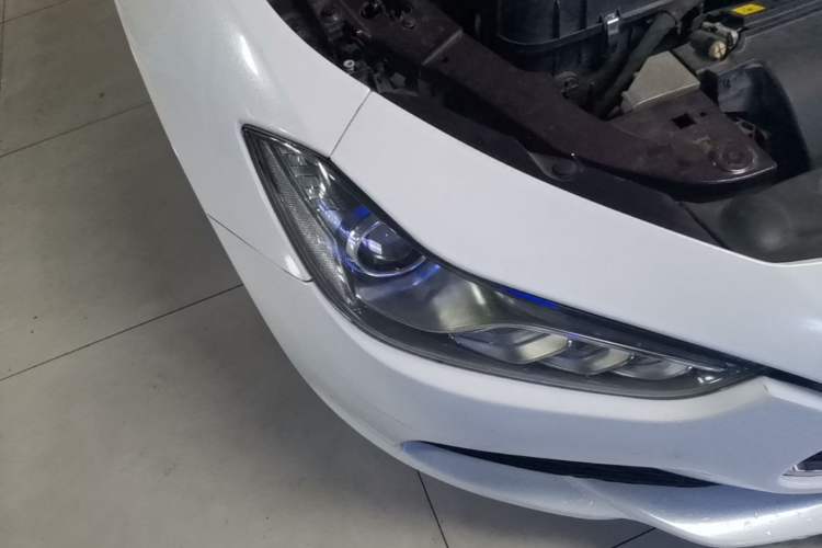 Used Maserati Ghibli 2014 3.0T Standard Edition Right Front Headlight